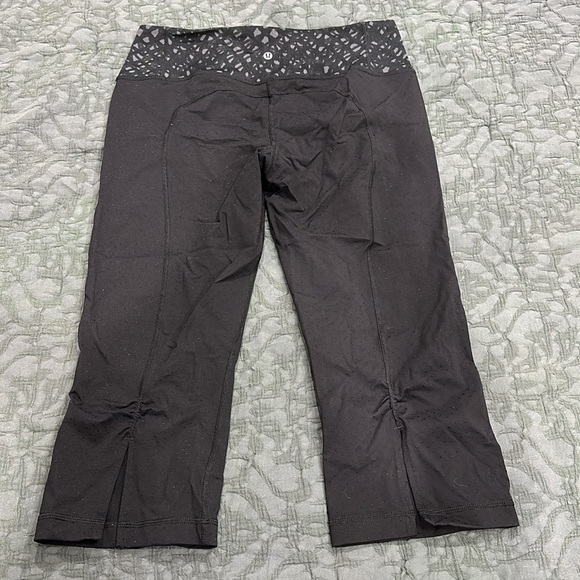 Lululemon black capris size 12 - Picture 2 of 5